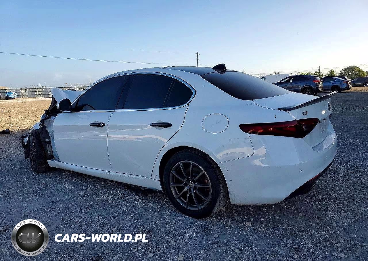 2018 Alfa Romeo Giulia Q4 VIN:ZARFAEDN1J7573529 - 2