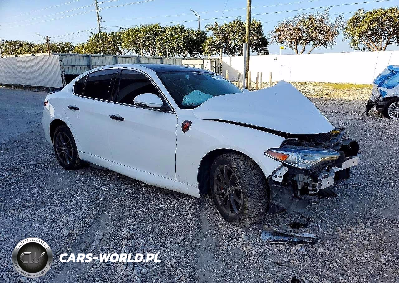 2018 Alfa Romeo Giulia Q4 VIN:ZARFAEDN1J7573529 - 4