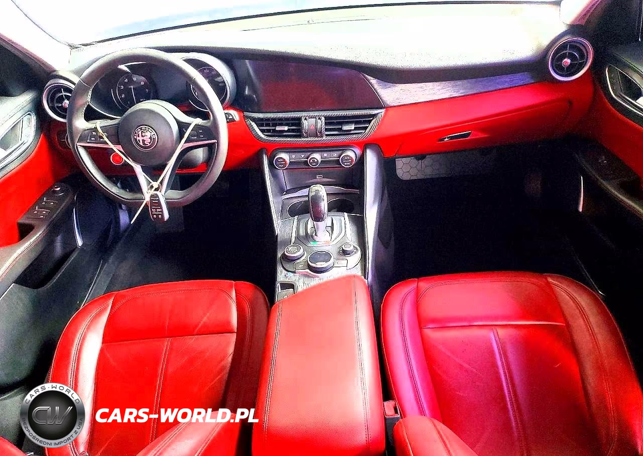 2018 Alfa Romeo Giulia VIN:ZARFAEBN1J7593122 - 8