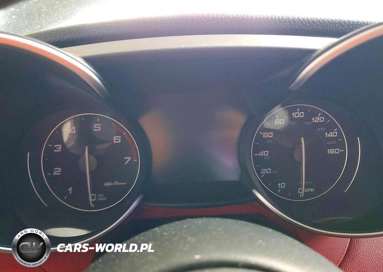 2018 Alfa Romeo Giulia VIN:ZARFAEBN1J7593122 - 9