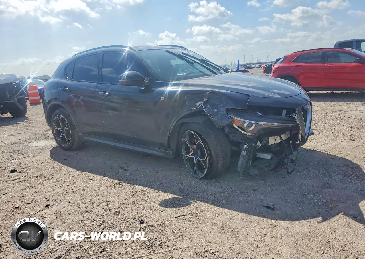 2023 Alfa Romeo Stelvio Ti VIN:ZASPAKBN2P7D50481 - 4