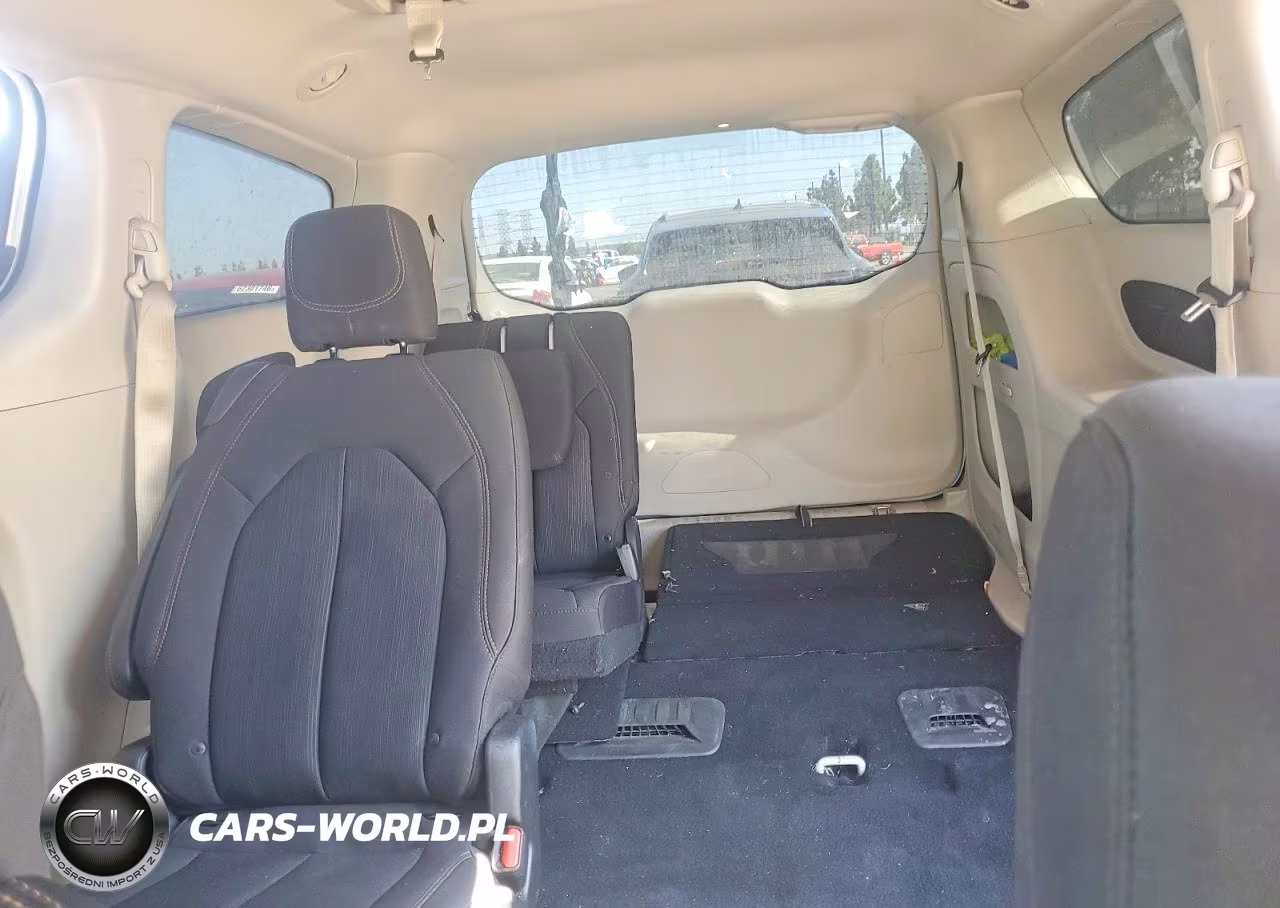 2019 Chrysler Pacifica Lx VIN:2C4RC1CG2KR644380 - 10