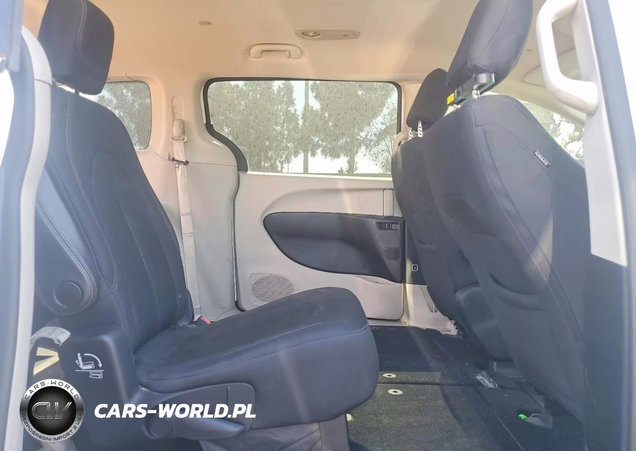 2019 Chrysler Pacifica Lx VIN:2C4RC1CG2KR644380 - 11
