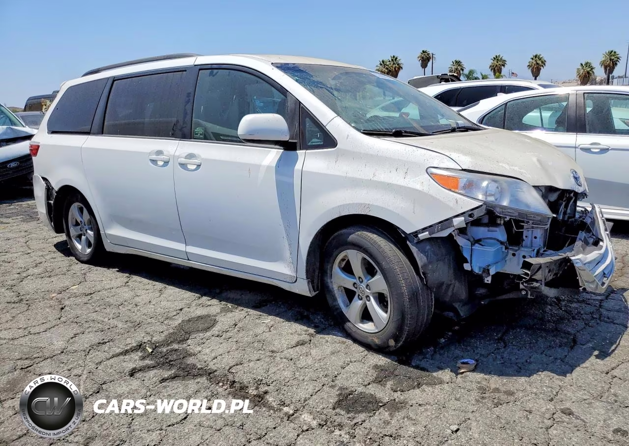 2015 Toyota Sienna Le VIN:5TDKK3DC5FS567500 - 4