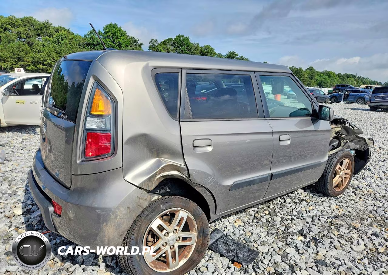 2010 Kia Soul + VIN:KNDJT2A26A7149173 - 3