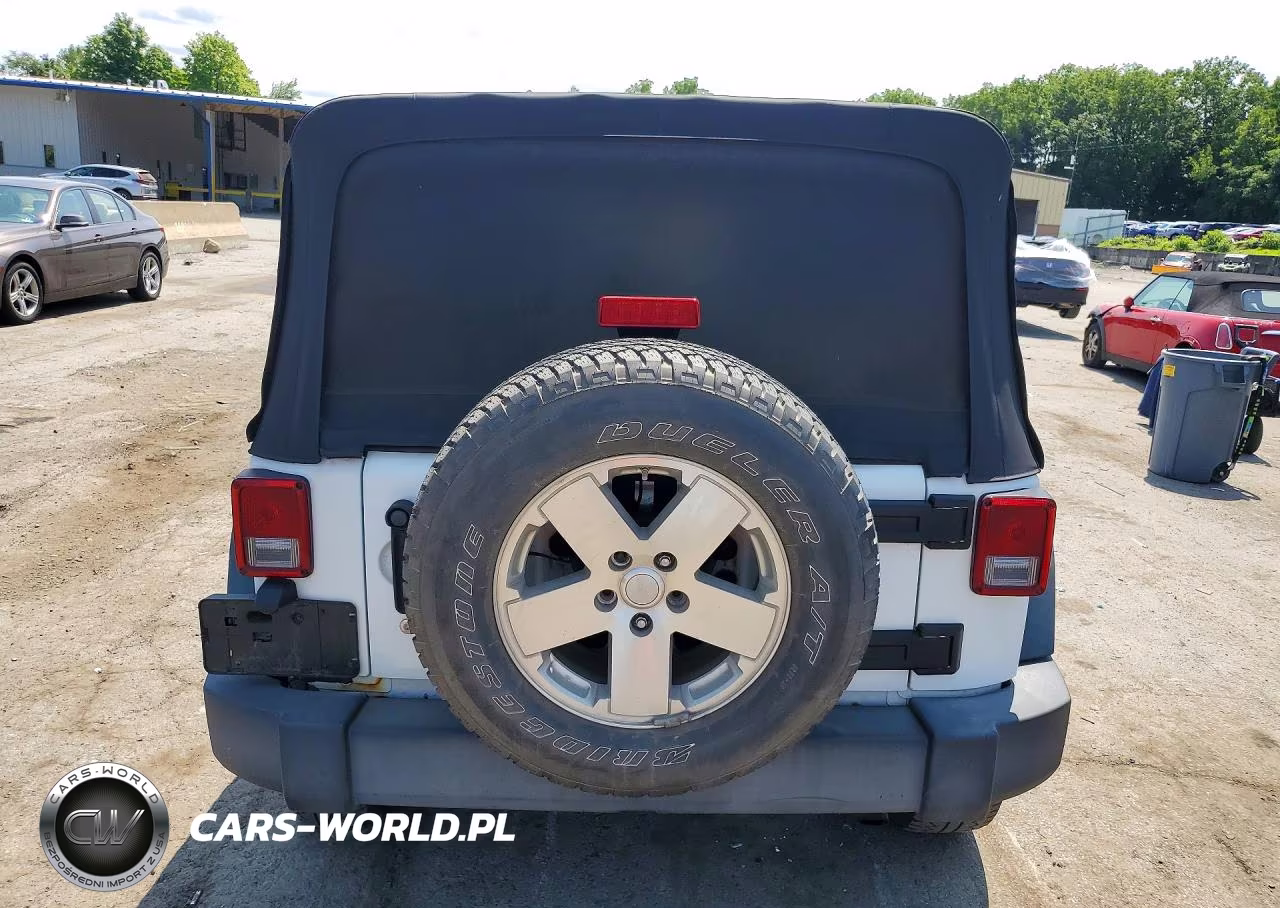 2016 Jeep Wrangler Unlimited Sport VIN:1C4HJWDG5GL303813 - 6