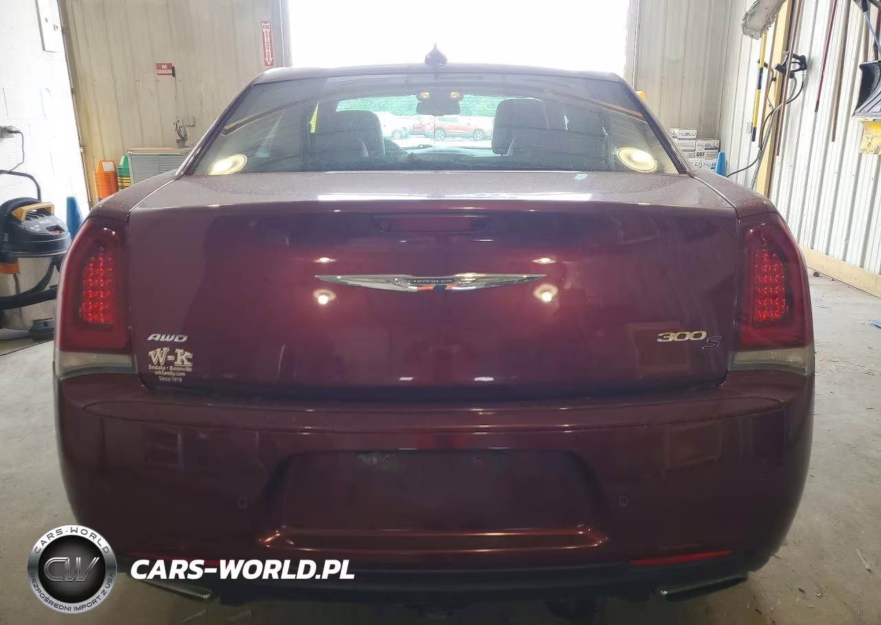 2018 Chrysler 300 S VIN:2C3CCAGG4JH165628 - 6