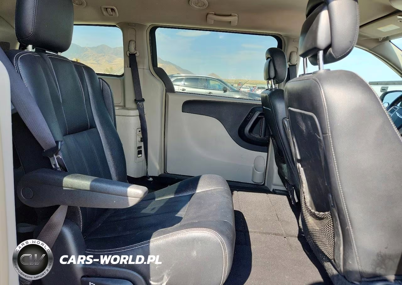 2016 Chrysler Town & Country Touring VIN:2C4RC1BGXGR214489 - 10