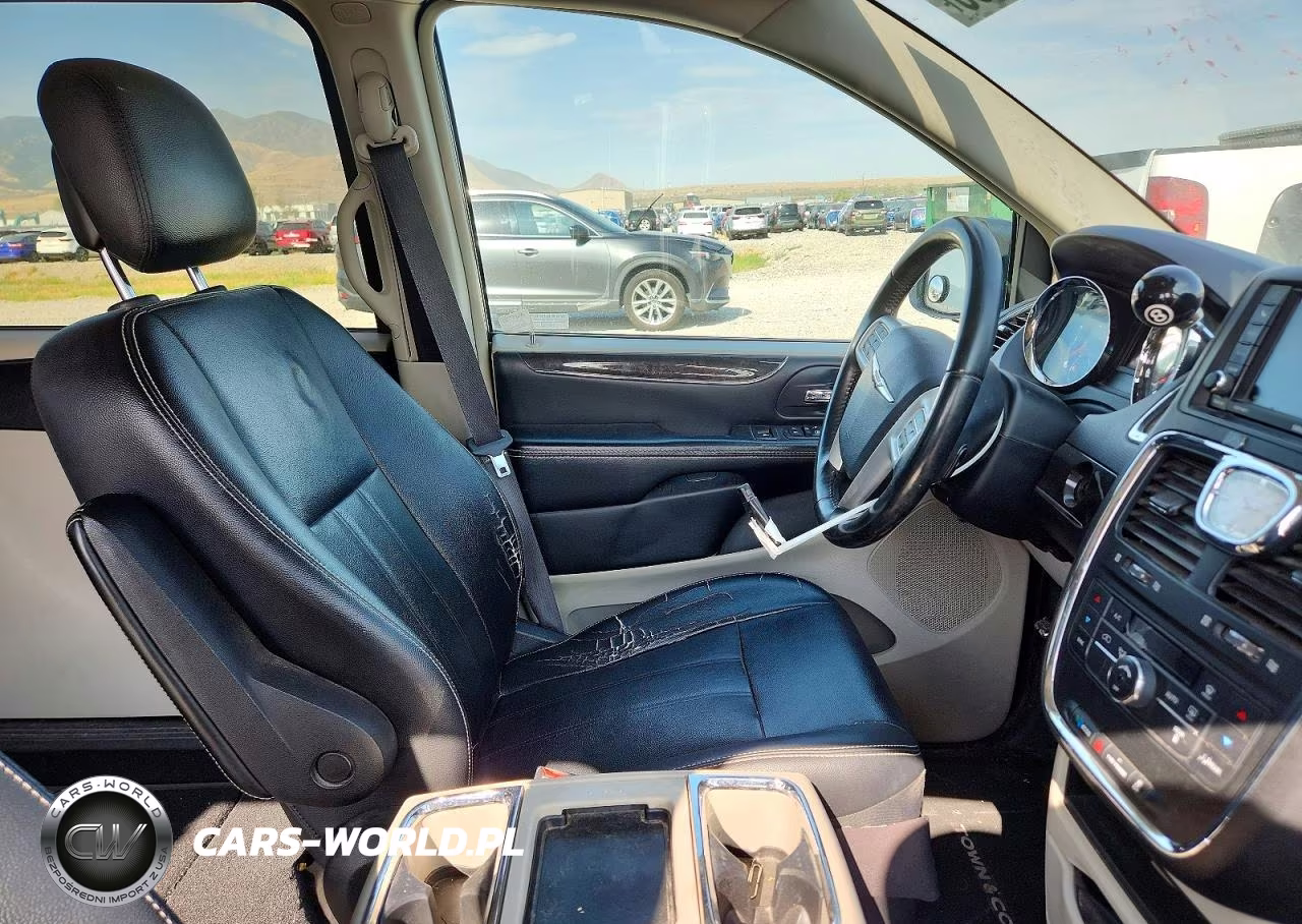 2016 Chrysler Town & Country Touring VIN:2C4RC1BGXGR214489 - 7