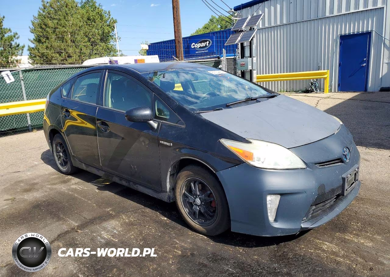 2014 Toyota Prius Two VIN:JTDKN3DUXE1756882 - 4