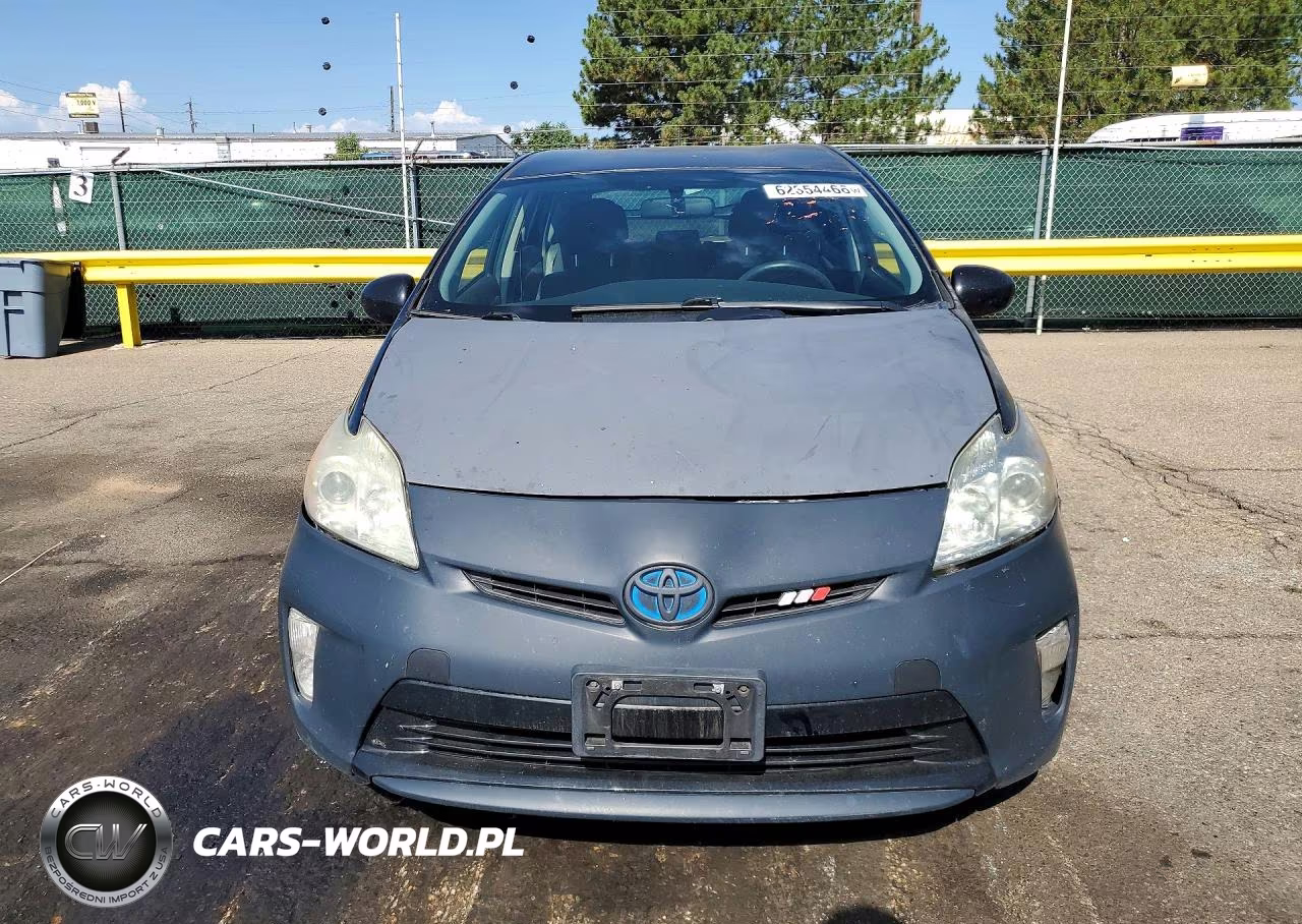 2014 Toyota Prius Two VIN:JTDKN3DUXE1756882 - 5