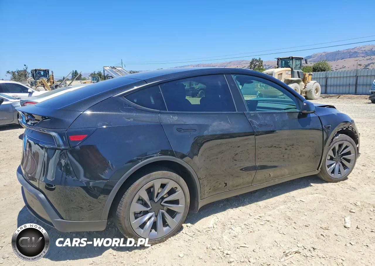 2026 Tesla Model Y VIN:7SAYGDED4TF618724 - 3