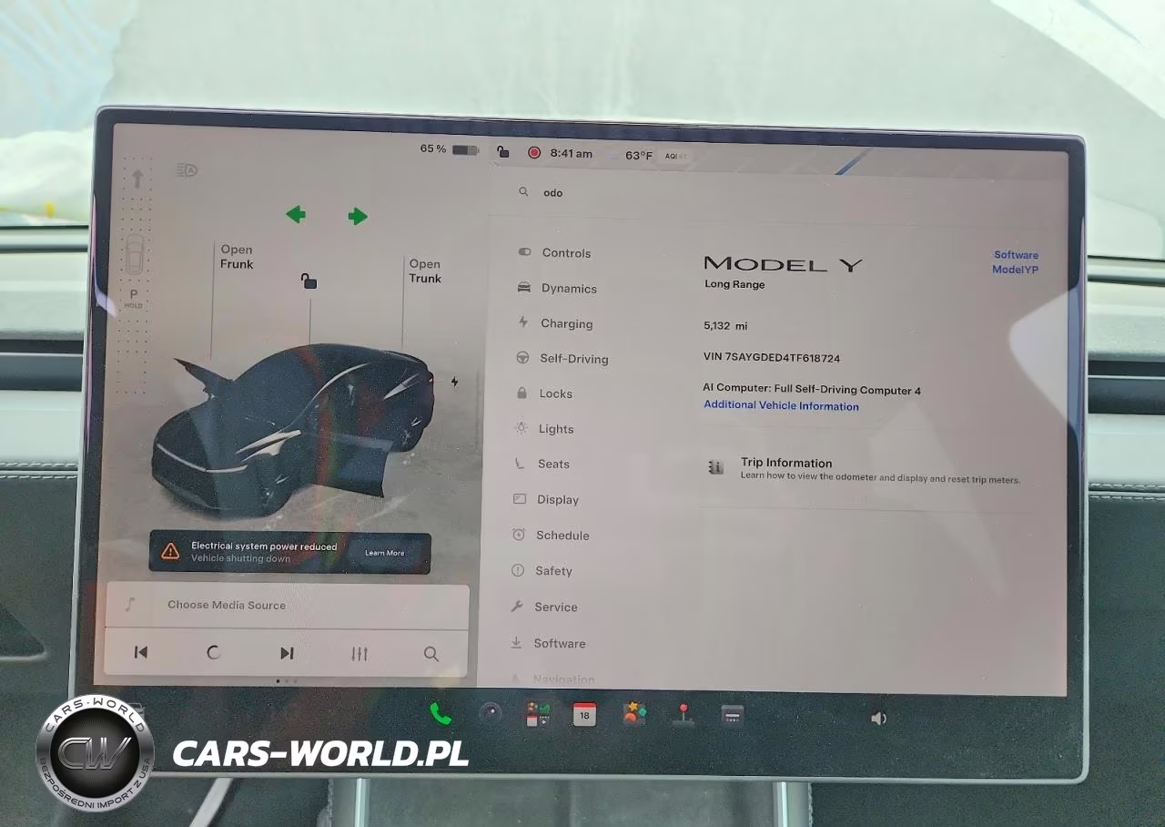 2026 Tesla Model Y VIN:7SAYGDED4TF618724 - 9