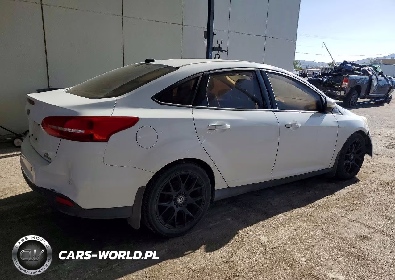 2016 Ford Focus Se VIN:1FADP3F24GL230209 - 3
