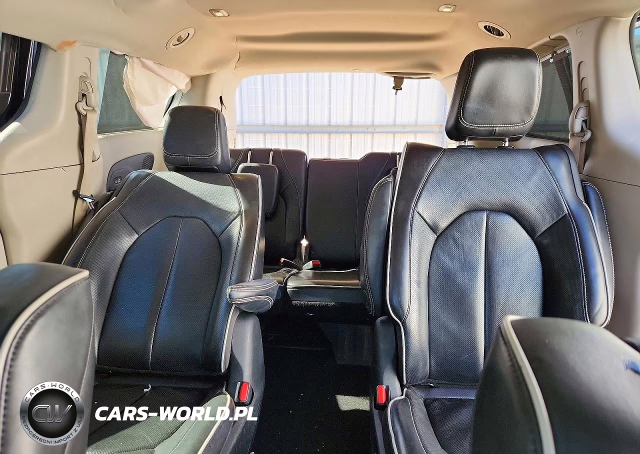 2022 Chrysler Pacifica Hybrid Limited VIN:2C4RC1S78NR134640 - 10