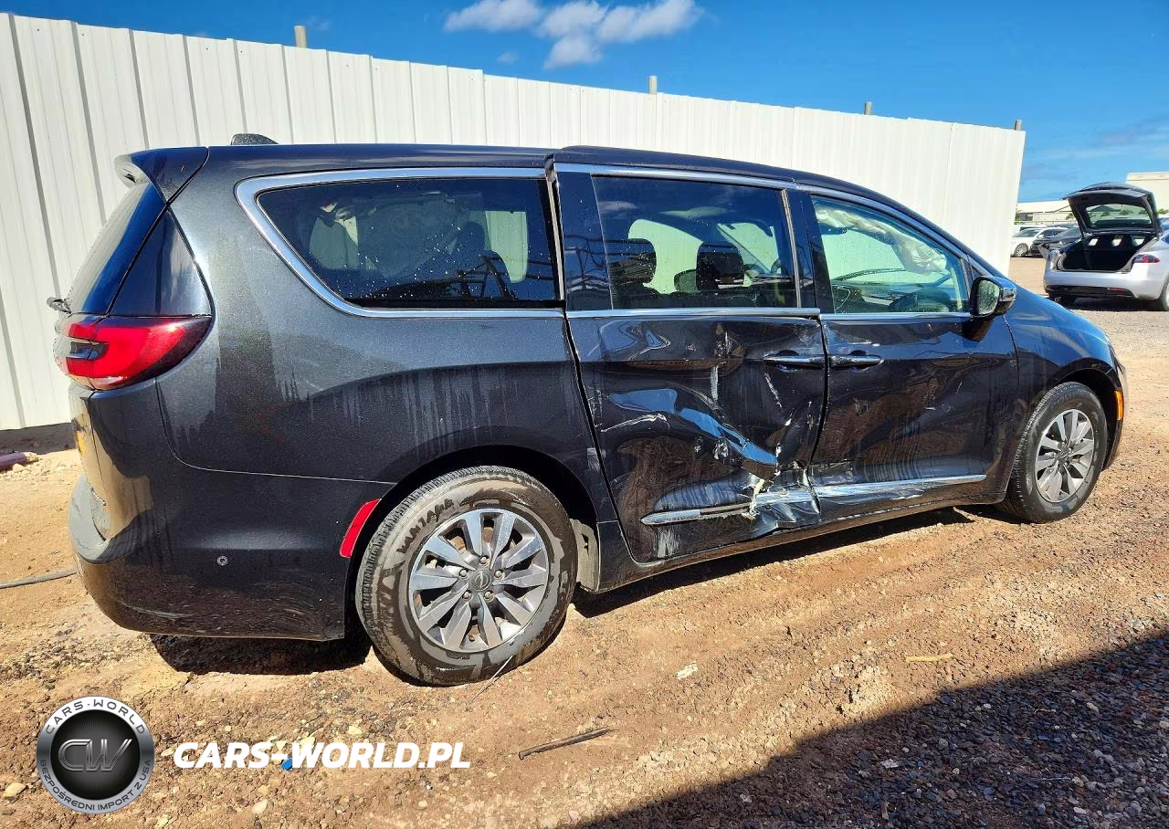 2022 Chrysler Pacifica Hybrid Limited VIN:2C4RC1S78NR134640 - 3