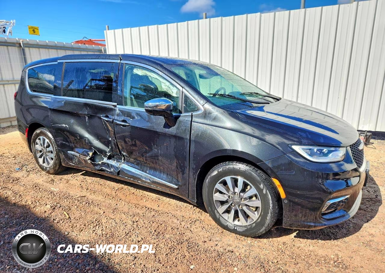 2022 Chrysler Pacifica Hybrid Limited VIN:2C4RC1S78NR134640 - 4