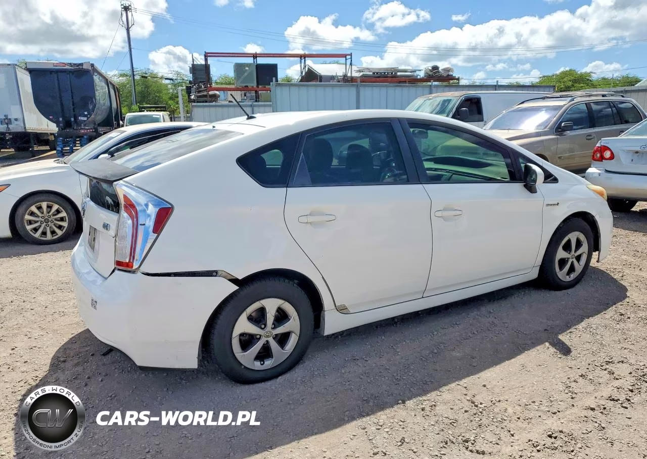2014 Toyota Prius One VIN:JTDKN3DU5E1736328 - 3
