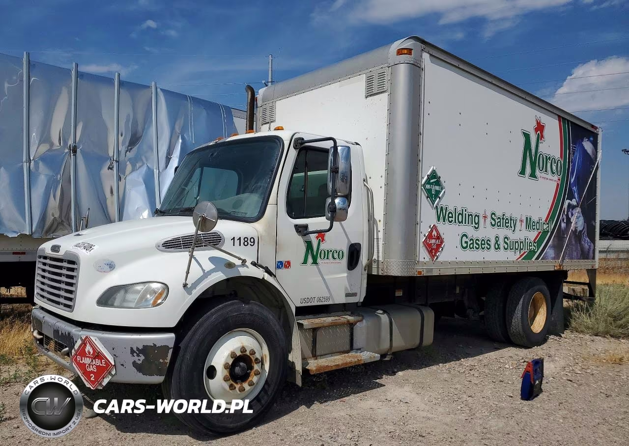 2010 Freightliner M2 106 Med