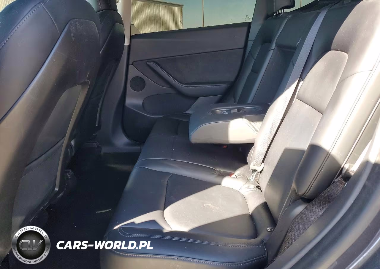 2020 Tesla Model Y VIN:5YJYGDEF7LF002420 - 10