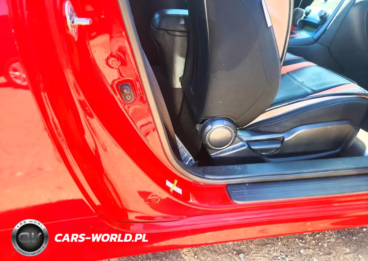 2010 Hyundai Genesis Coupe 2.0T VIN:KMHHT6KD4AU041105 - 12