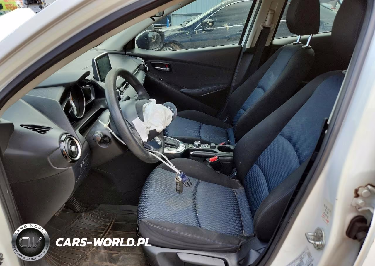 2016 Scion Ia Base VIN:3MYDLBZV7GY124593 - 7