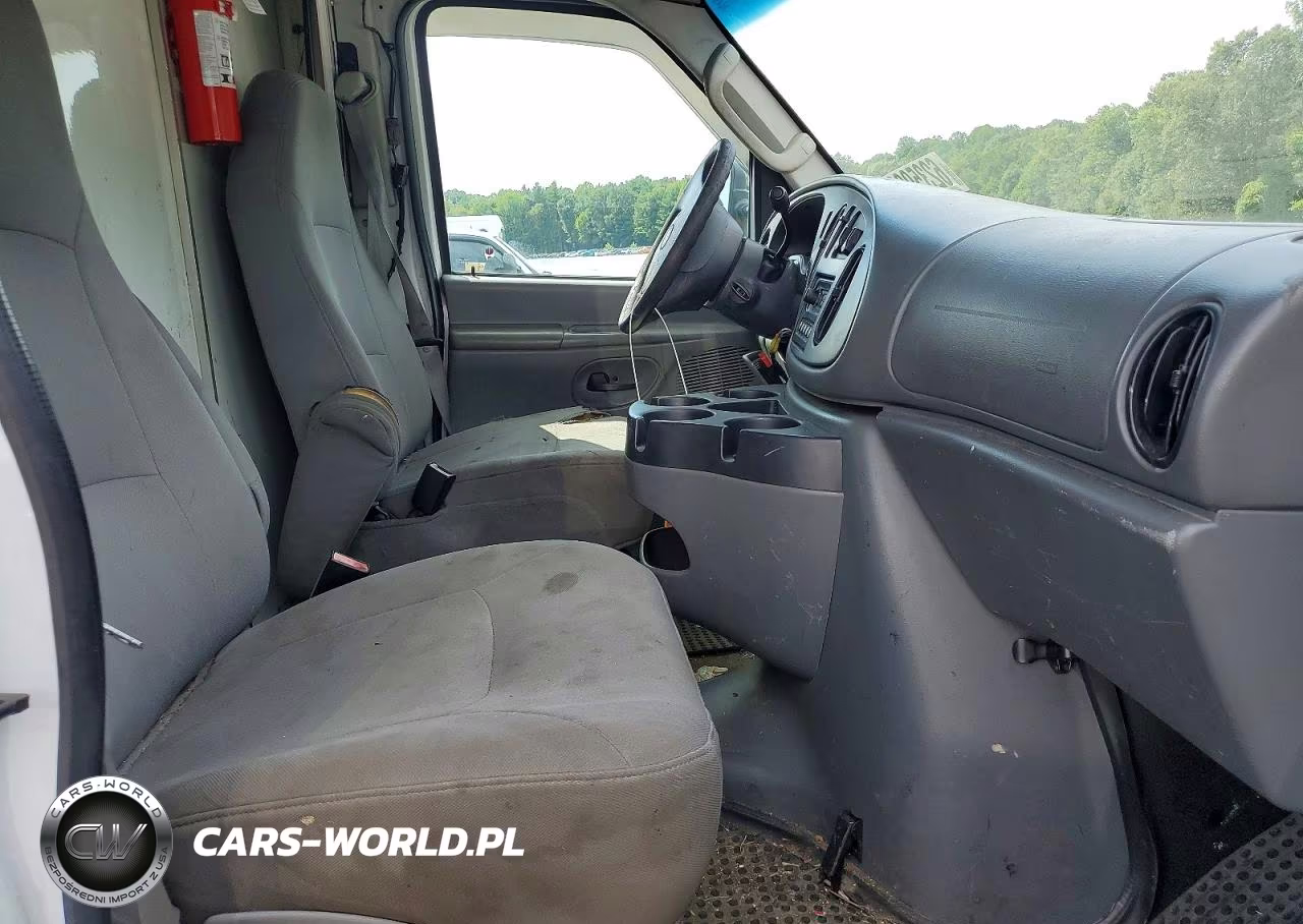 2008 Ford E350 Delivery Truck VIN:1FDSE35L88DA04926 - 10
