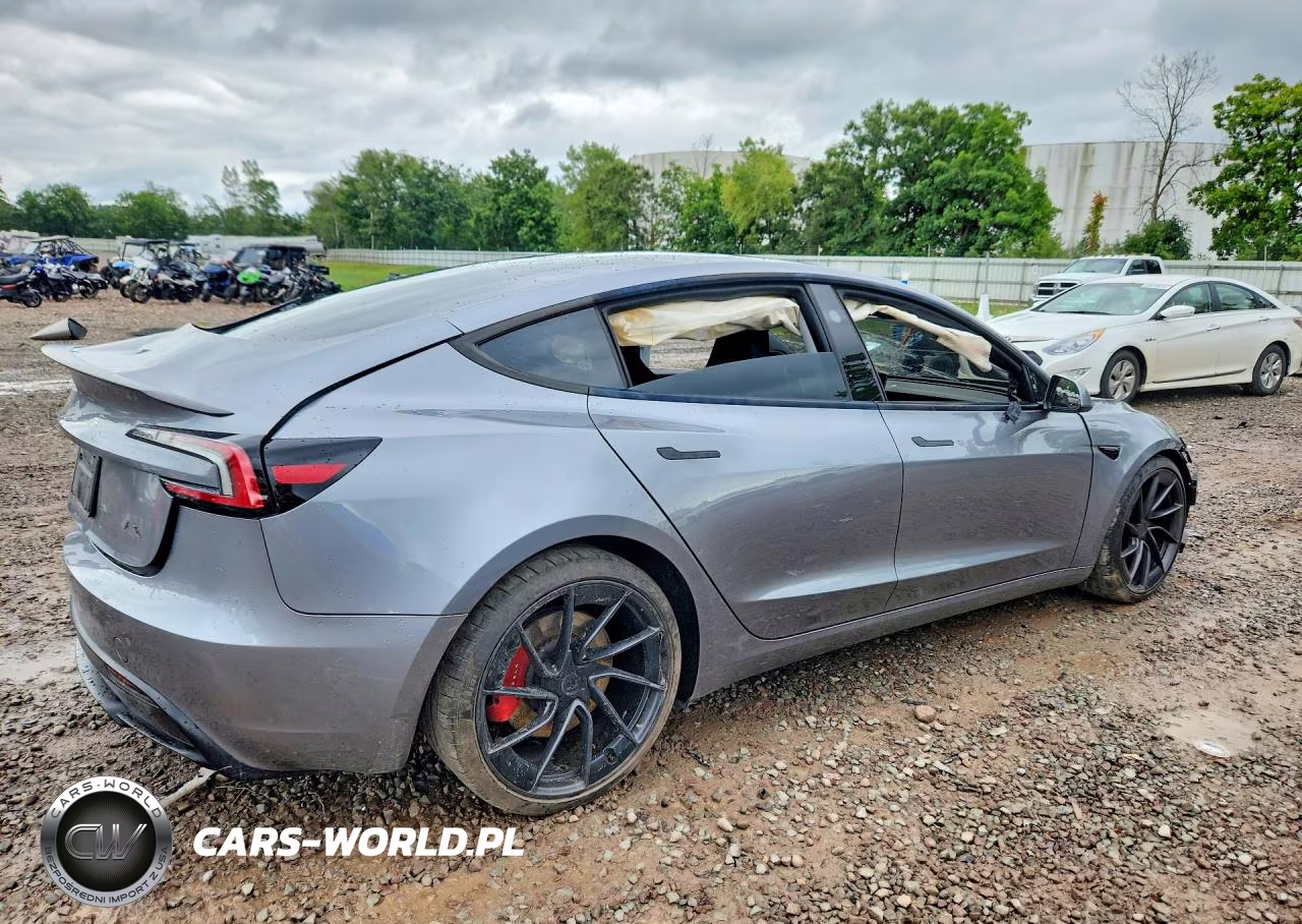 2025 Tesla Model 3 VIN:5YJ3E1ET2SF035960 - 3