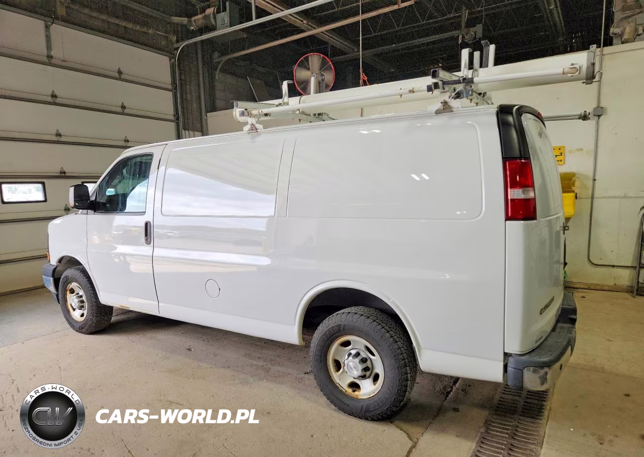 2017 Chevrolet 2500 Expre VIN:1GCWGAFF3H1146504 - 2
