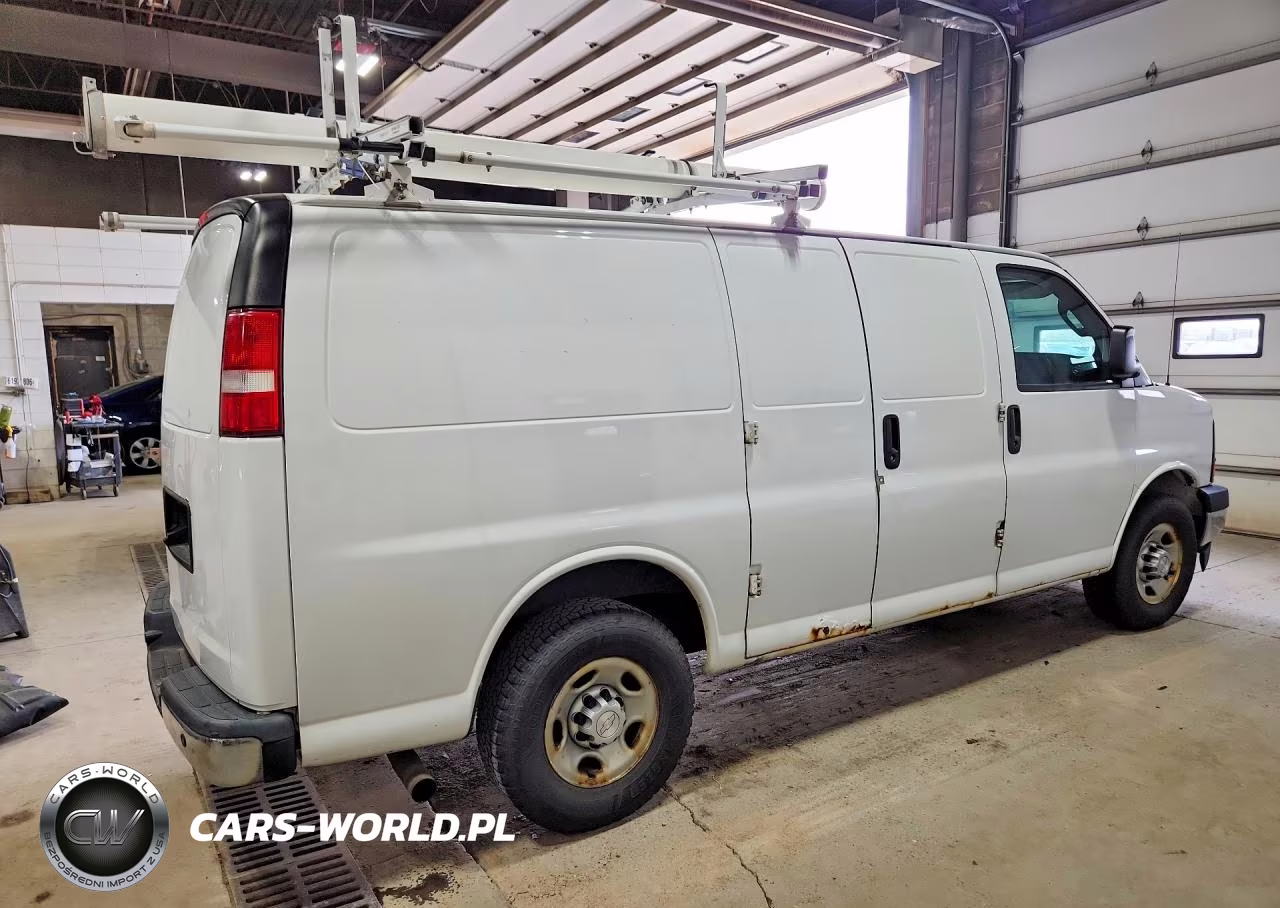 2017 Chevrolet 2500 Expre VIN:1GCWGAFF3H1146504 - 3