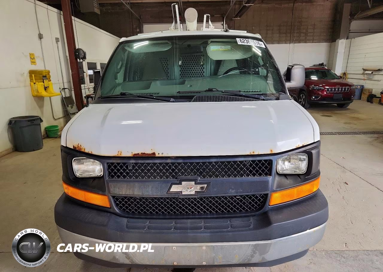 2017 Chevrolet 2500 Expre VIN:1GCWGAFF3H1146504 - 5
