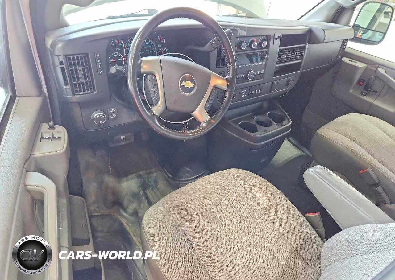 2017 Chevrolet 2500 Expre VIN:1GCWGAFF3H1146504 - 8