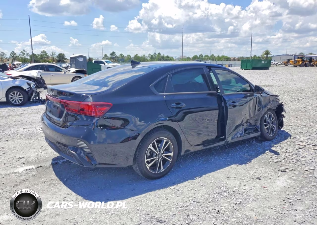 2024 Kia Forte Lxs VIN:3KPF24AD8RE805679 - 3