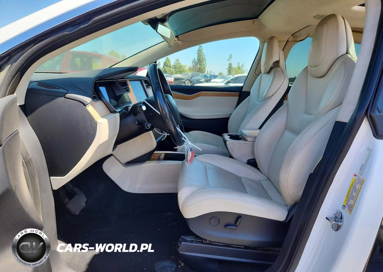 2018 Tesla Model X VIN:5YJXCAE29JF124180 - 7