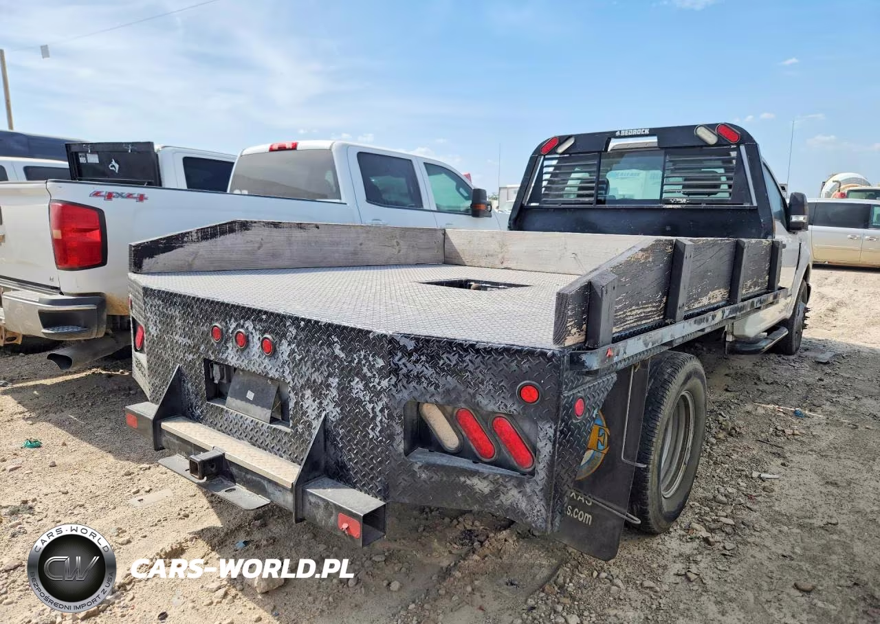 2018 Ford F350 Super Duty VIN:1FDRF3GT1JEC39323 - 3