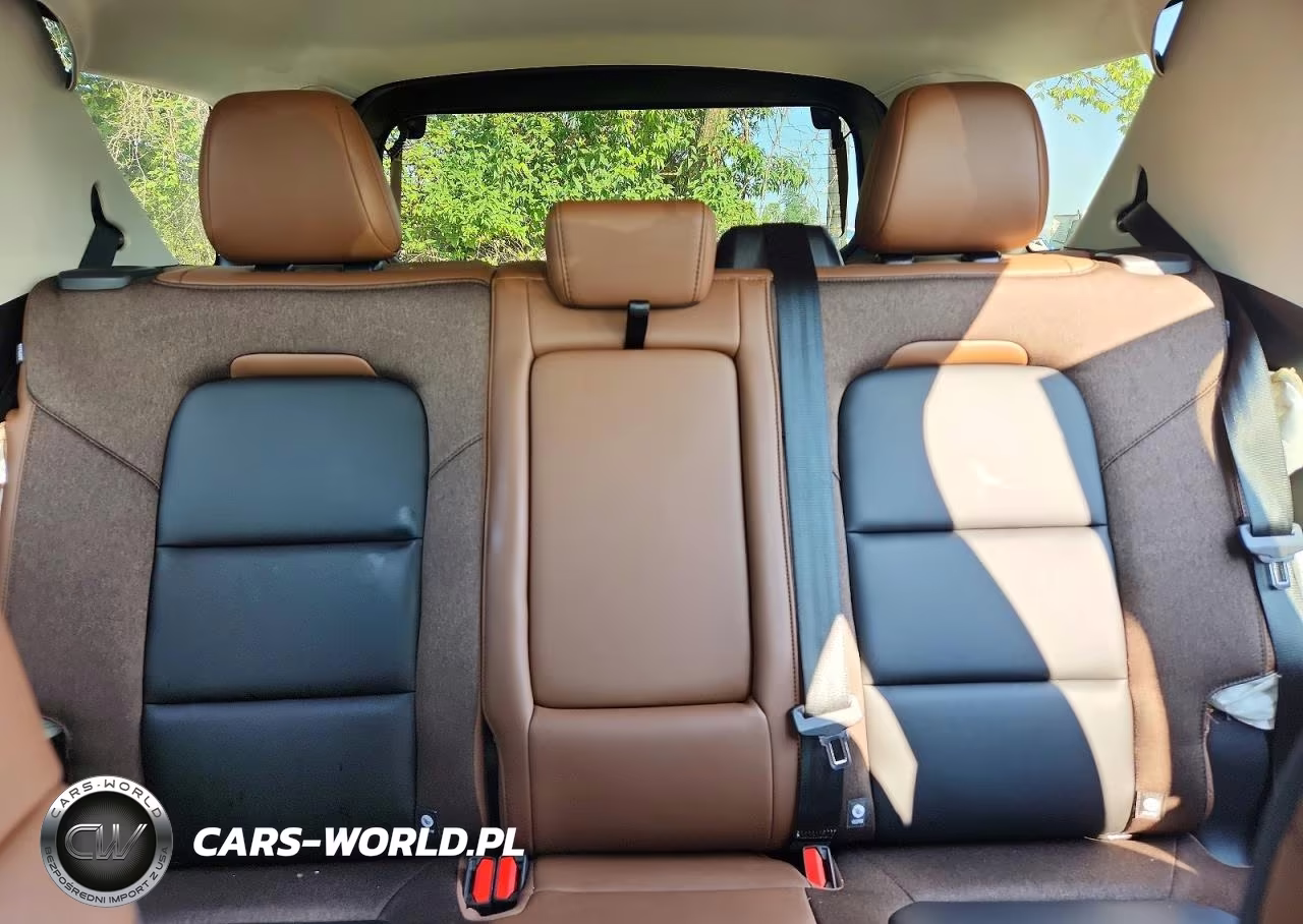 2025 Ford Bronco Sport Outer Banks VIN:3FMCR9CN9SRE33930 - 10