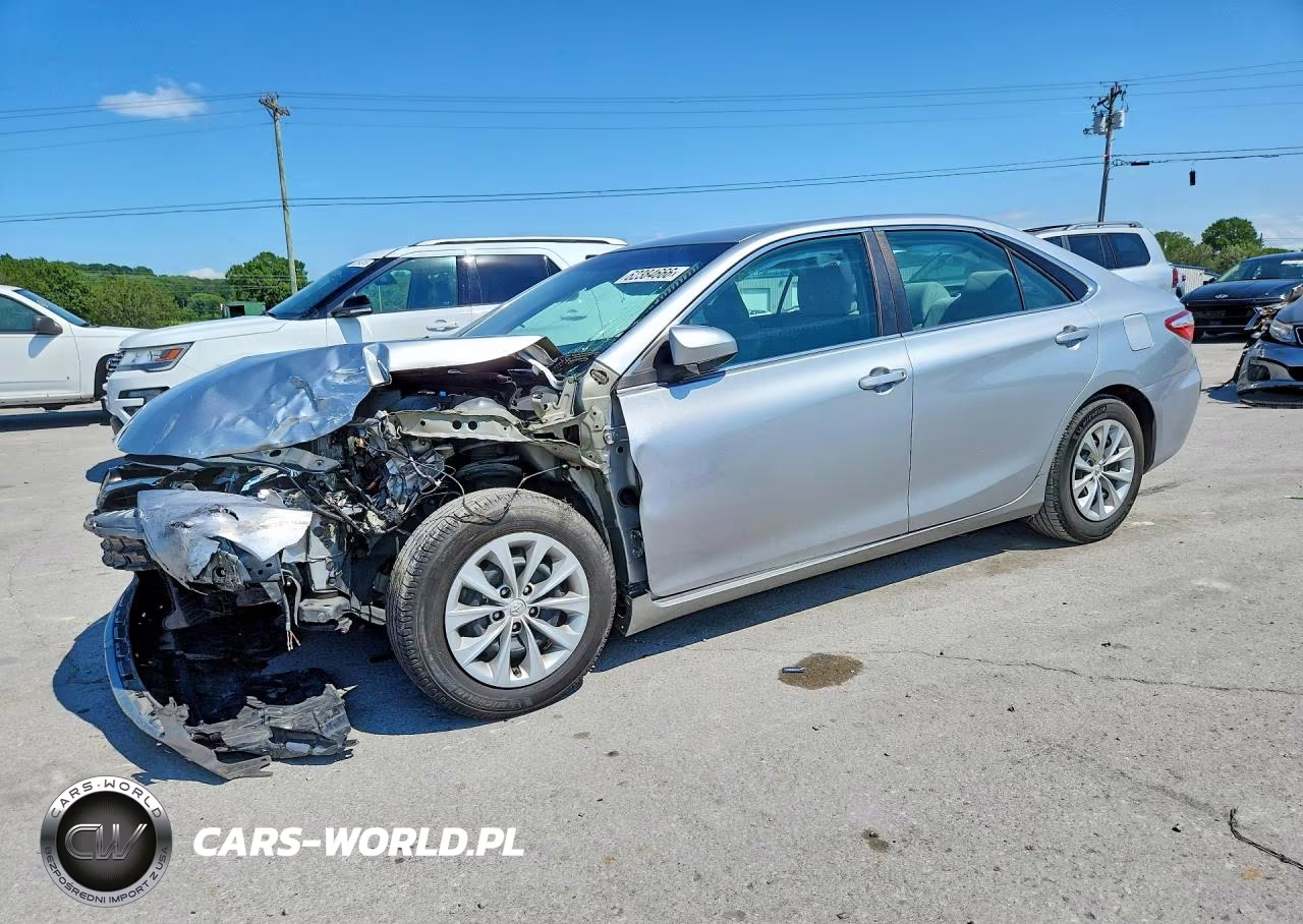 2015 Toyota Camry Hybrid Le – zdjęcie 1 z 13