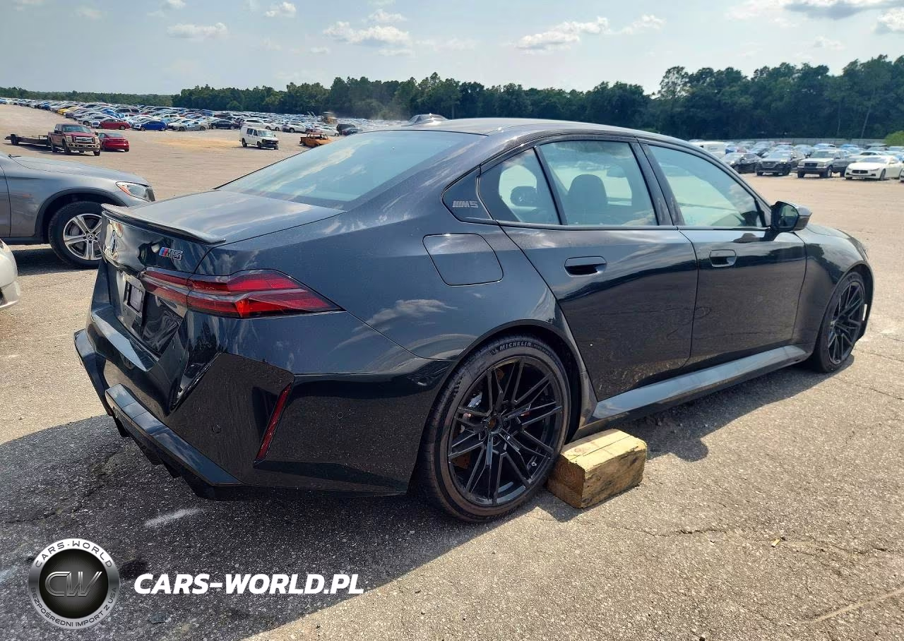 2025 BMW M5 VIN:WBS83FK03SCT96462 - 3
