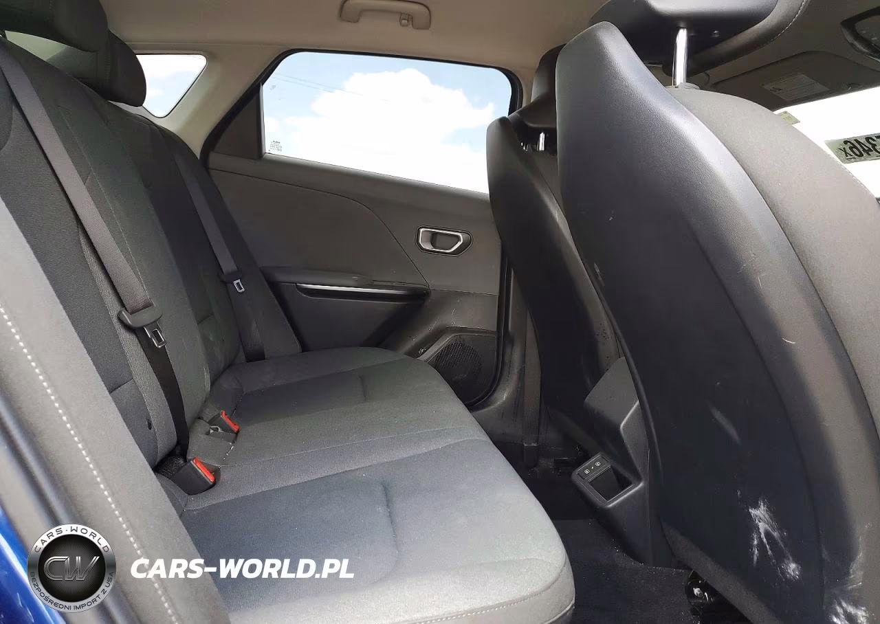 2025 Kia K4 Lxs VIN:3KPFT4DE9SE238583 - 10