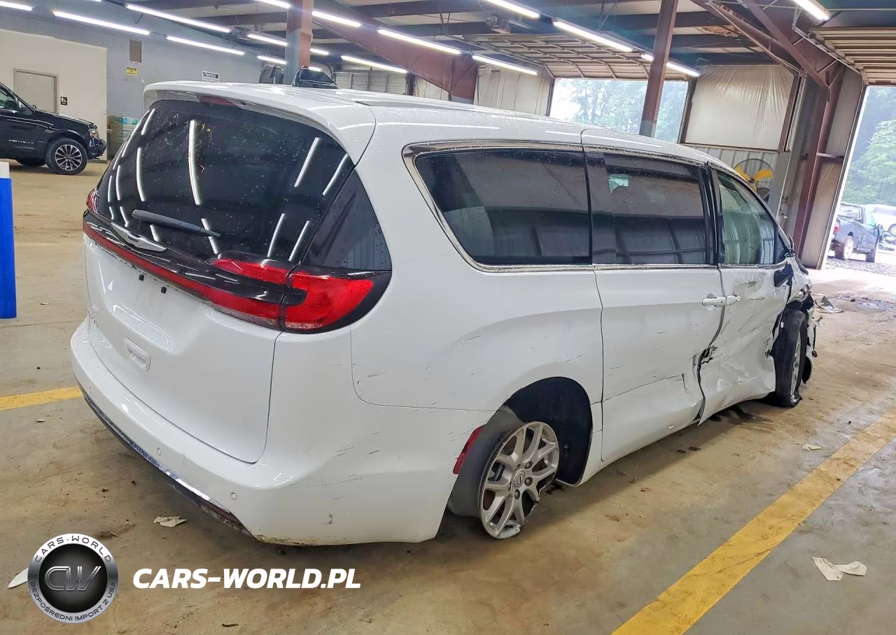 2025 Chrysler Pacifica Select VIN:2C4RC1BG3SR612071 - 3