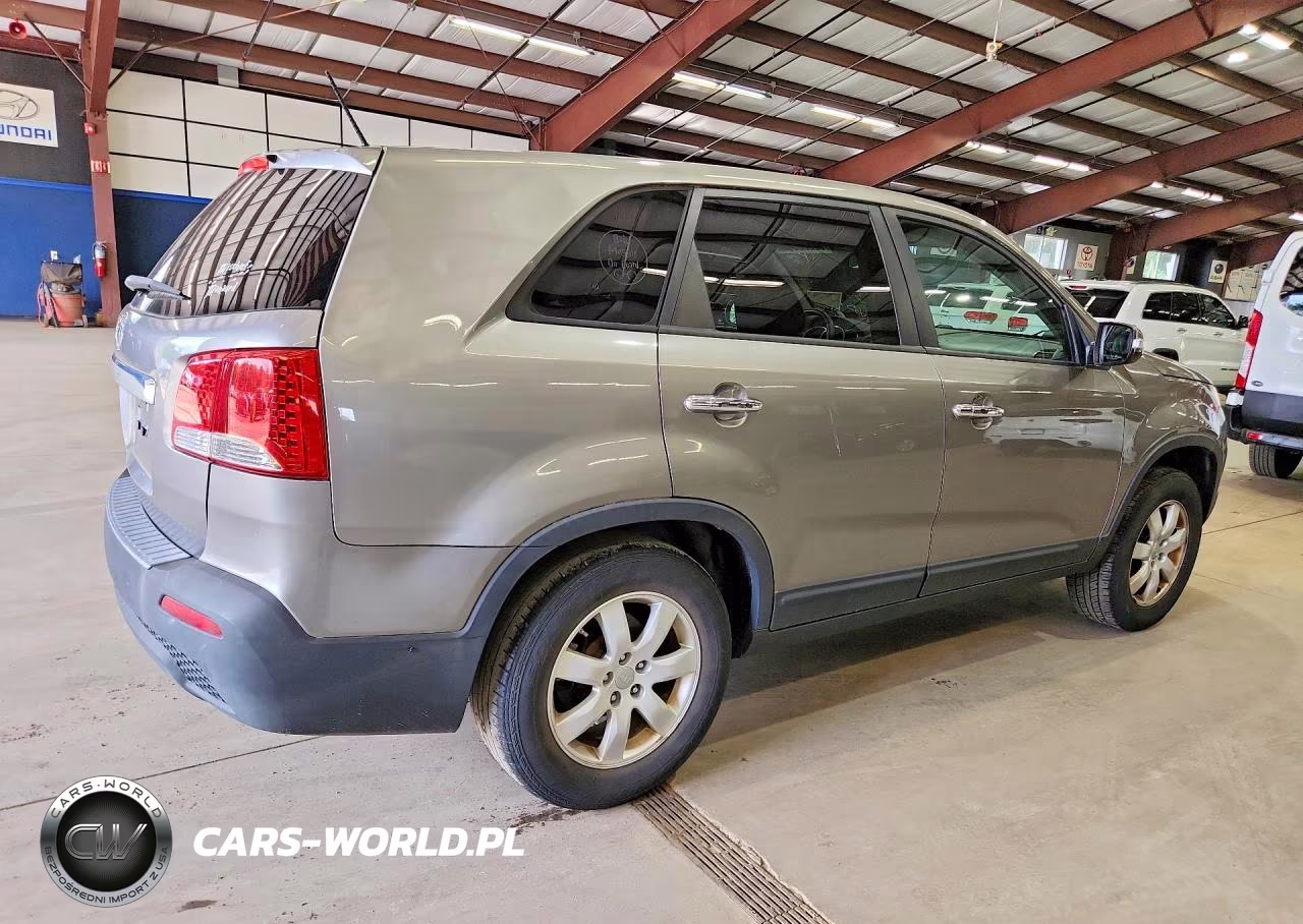 2013 Kia Sorento Lx VIN:5XYKT3A19DG355290 - 3