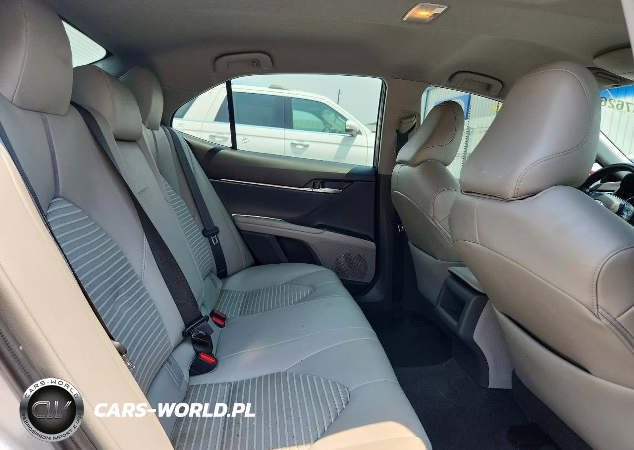 2018 Toyota Camry Se VIN:4T1B11HK7JU133099 - 10