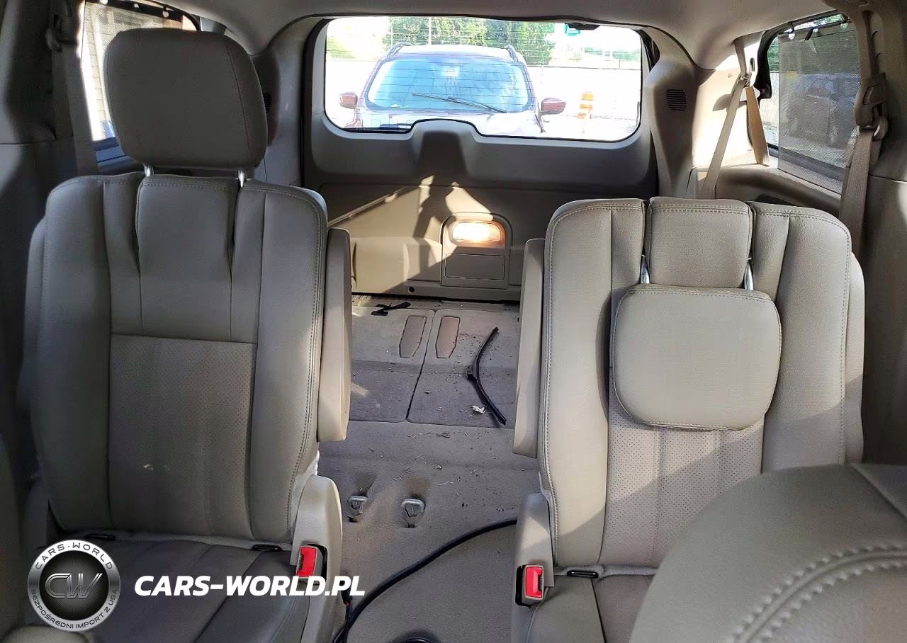 2015 Chrysler Town & Country Touring L VIN:2C4RC1CG6FR522224 - 10