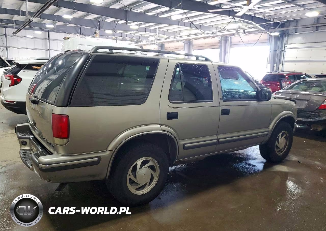 1999 Chevrolet Blazer VIN:1GNDT13W5X2196411 - 3
