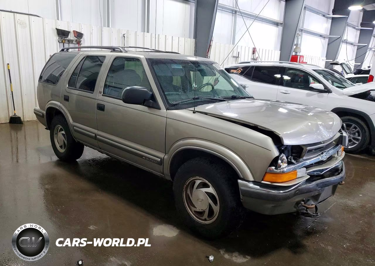 1999 Chevrolet Blazer VIN:1GNDT13W5X2196411 - 4