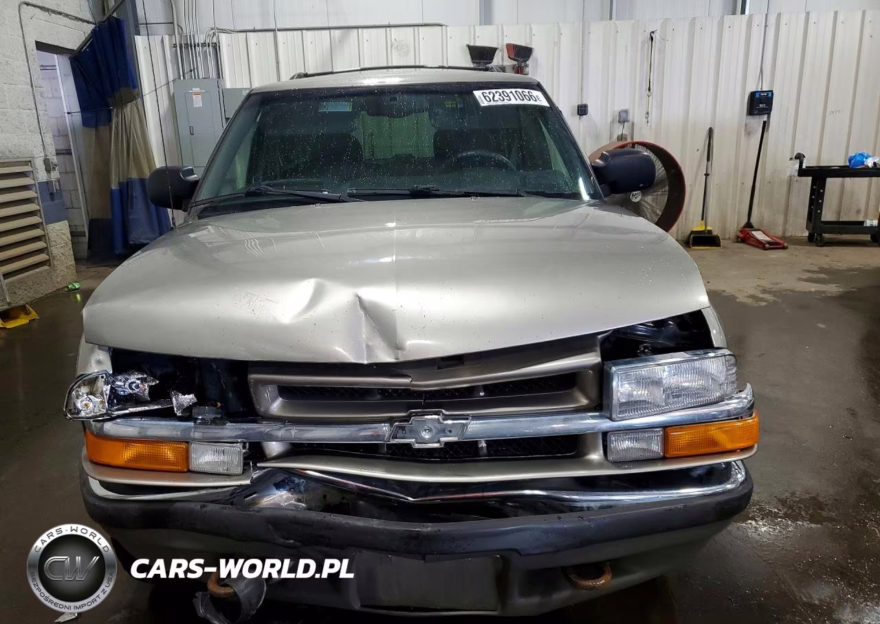 1999 Chevrolet Blazer VIN:1GNDT13W5X2196411 - 5