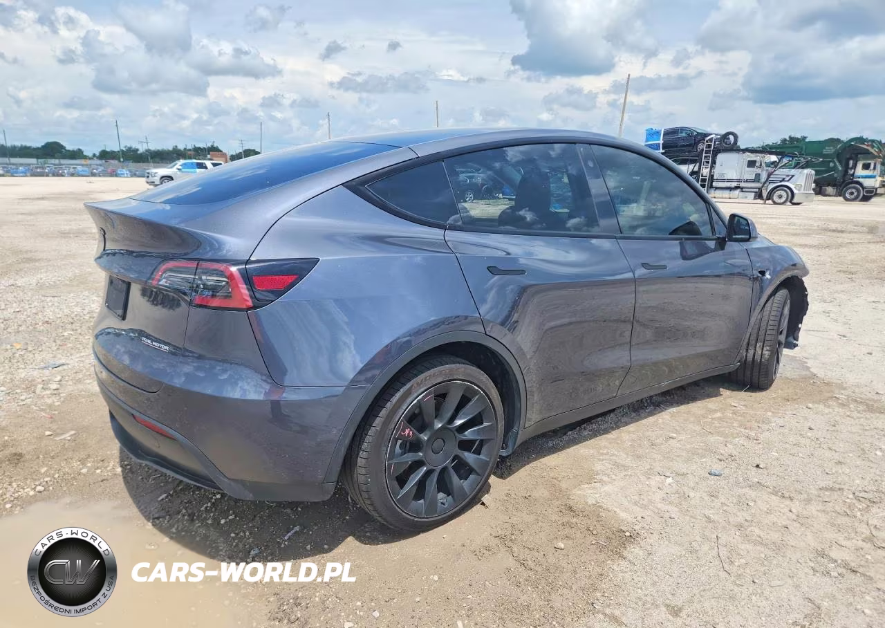 2021 Tesla Model Y VIN:5YJYGDEE7MF260624 - 3