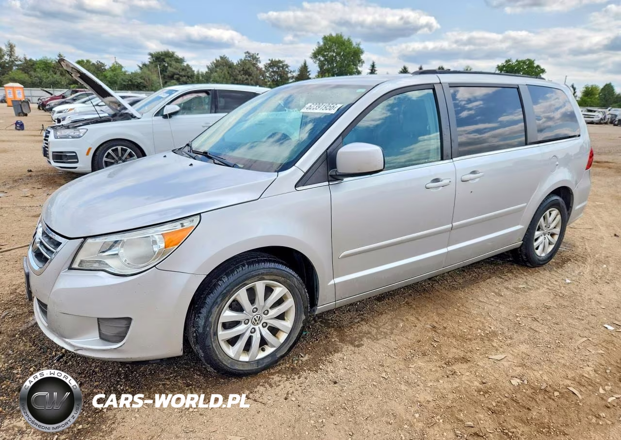 2012 Volkswagen Routan Se