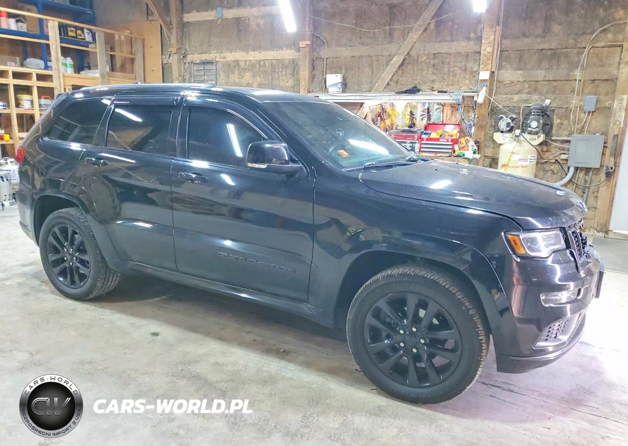 2018 Jeep Grand Cherokee Overland VIN:1C4RJFCG4JC180812 - 4