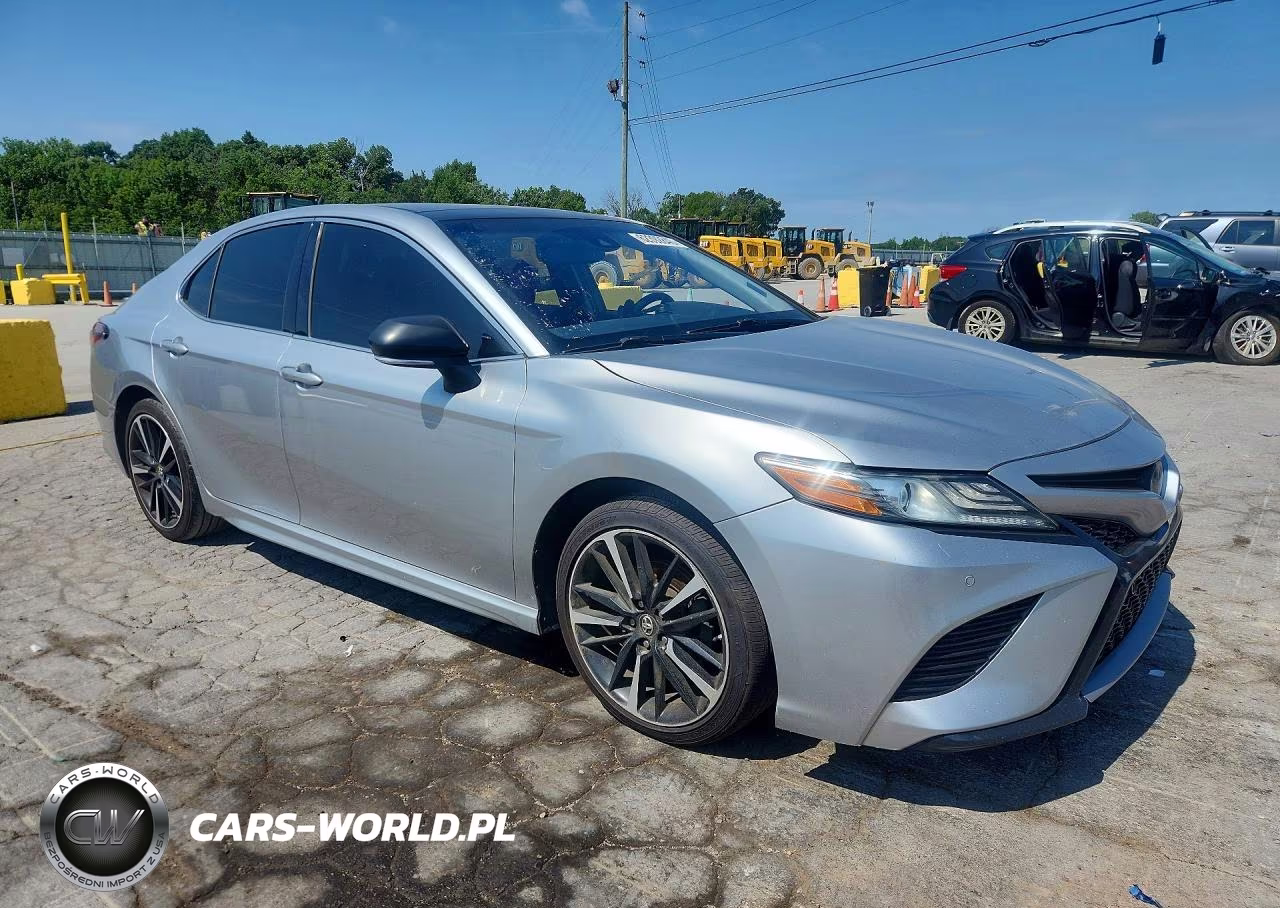 2018 Toyota Camry Xse VIN:4T1B61HK8JU067129 - 4